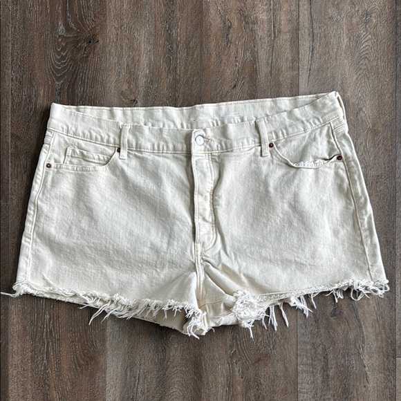 Old Navy Pants - Old Navy Sky High A Line Shorts.  Women’s size 22. Tan in color.
